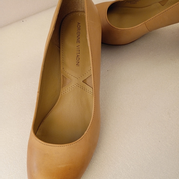 Adrienne Vittadini Women’s Pumps Size 8M Tan Leather Block Heel Classics - Picture 7 of 8